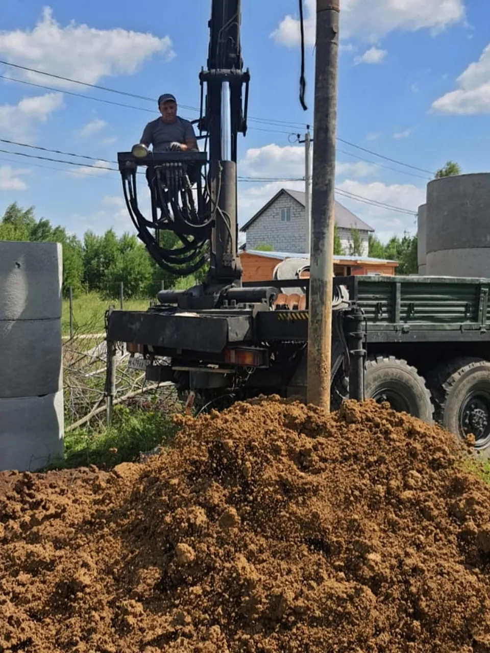 Питьевой колодец на 12 колец. Монтаж колодца в Заокском районе