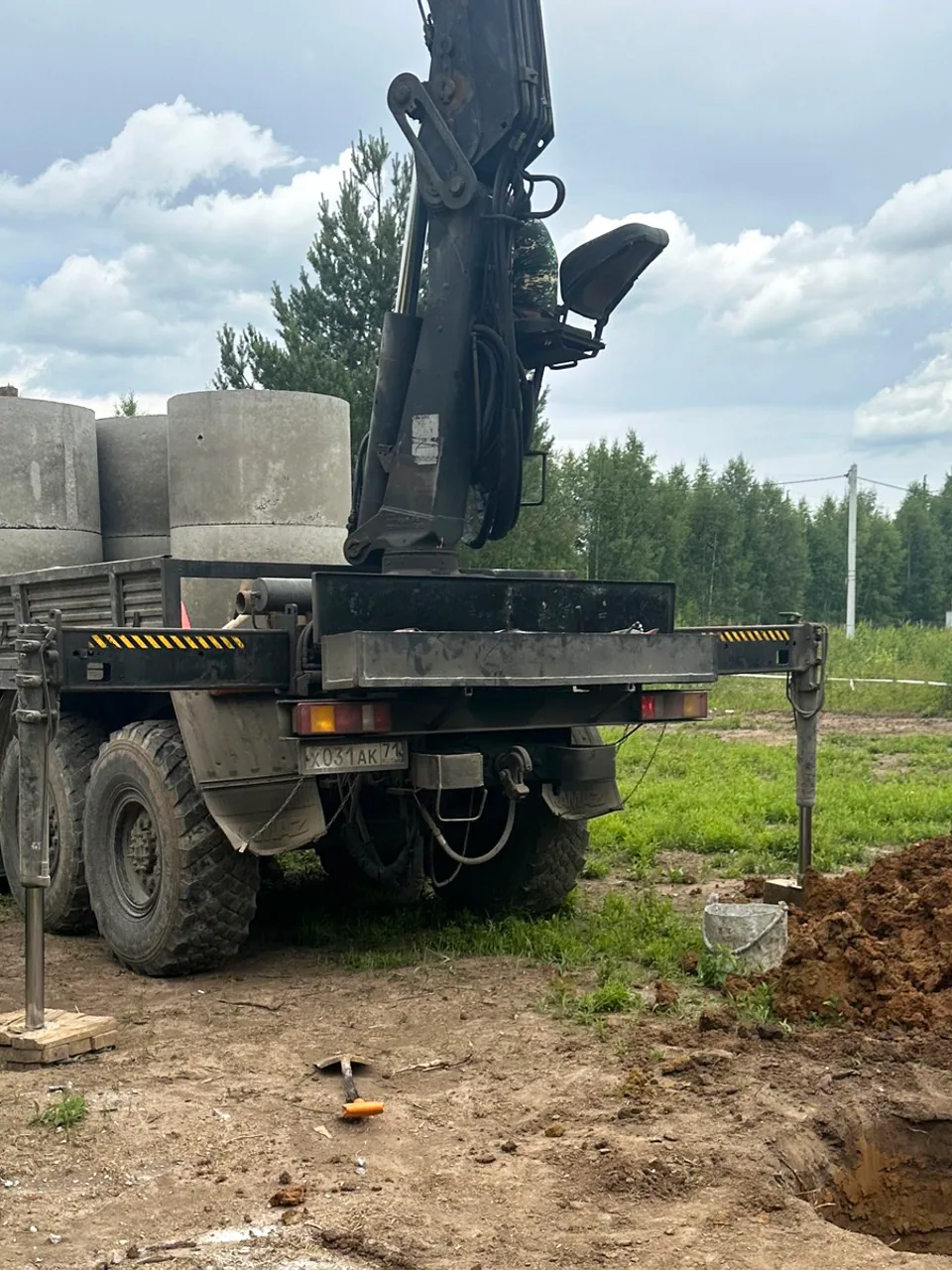 Питьевой колодец на 12 колец. Монтаж колодца в Заокском районе