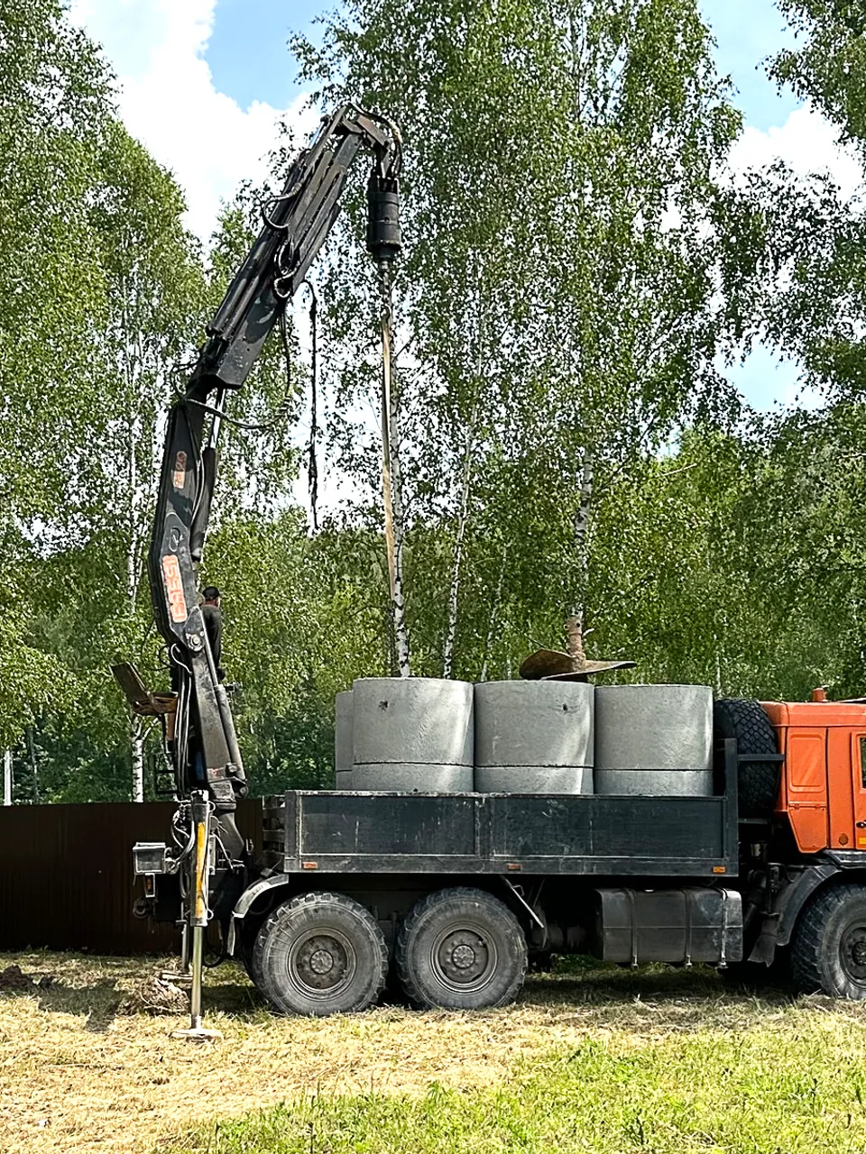 Питьевой колодец на 9 колец. Монтаж колодца в Заокском районе